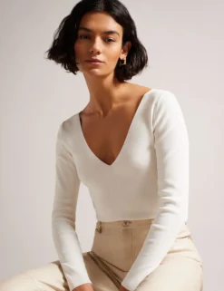 Fitted V-Neck Long Sleeve Knit Top
